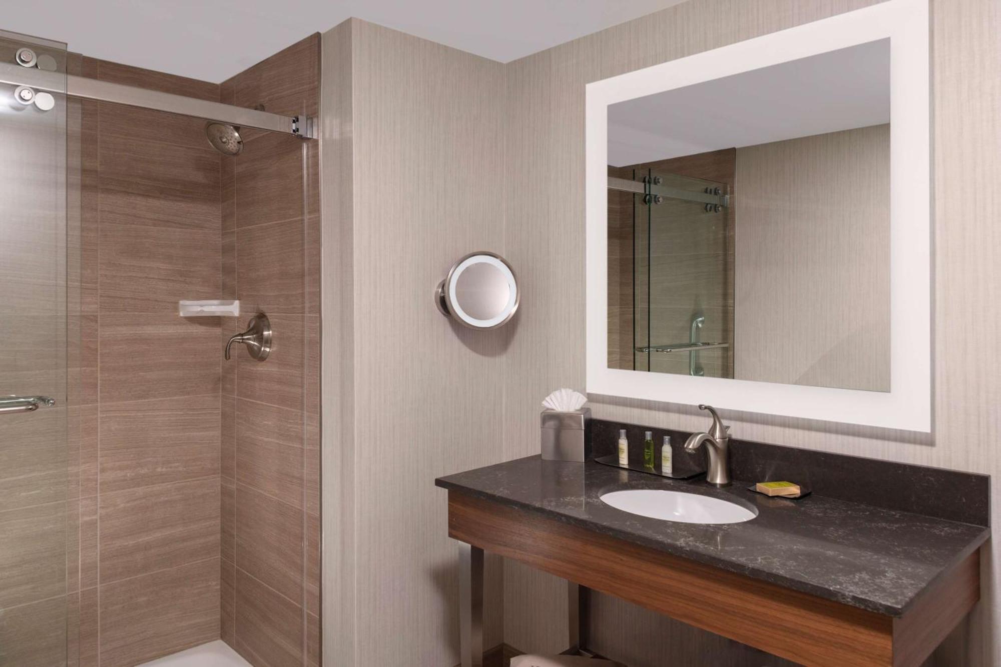 Doubletree By Hilton Hotel Burlington Vermont Εξωτερικό φωτογραφία